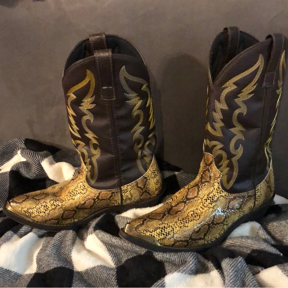 Laredo leather front shaft 8D Snakeskin Pattern Cowboy Boots with Gold Details